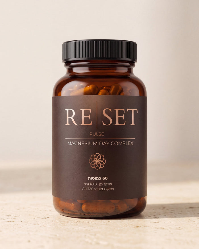 בקבוק RESET PULSE על משטח אבן קרם